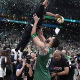 Jayson Tatum (0) et les Celtics sont favoris à leur propre succession KEYSTONE/AP/CHARLES KRUPA